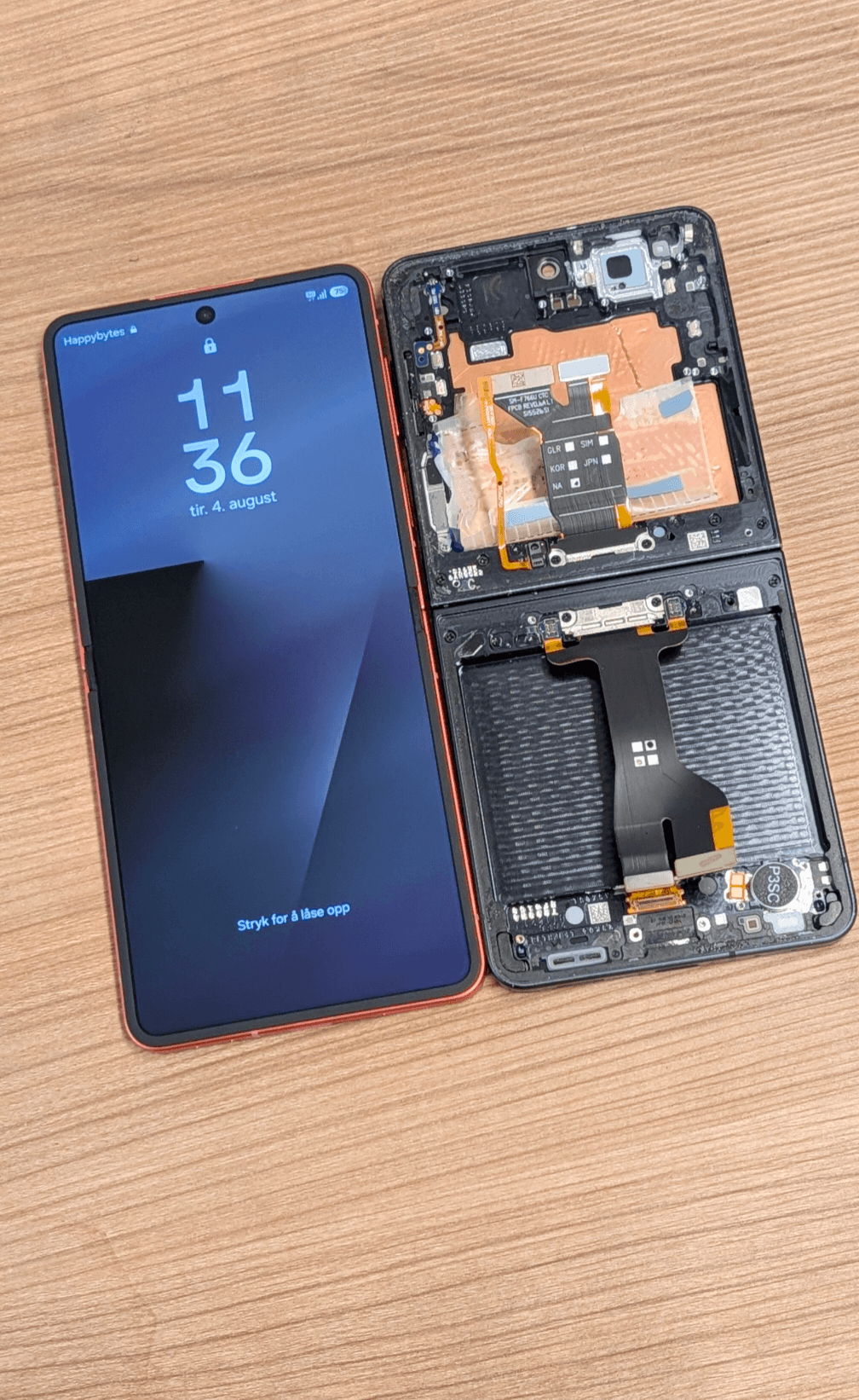 Etter: Samsung Galaxy Z Flip7 – Skifte av original innerskjerm