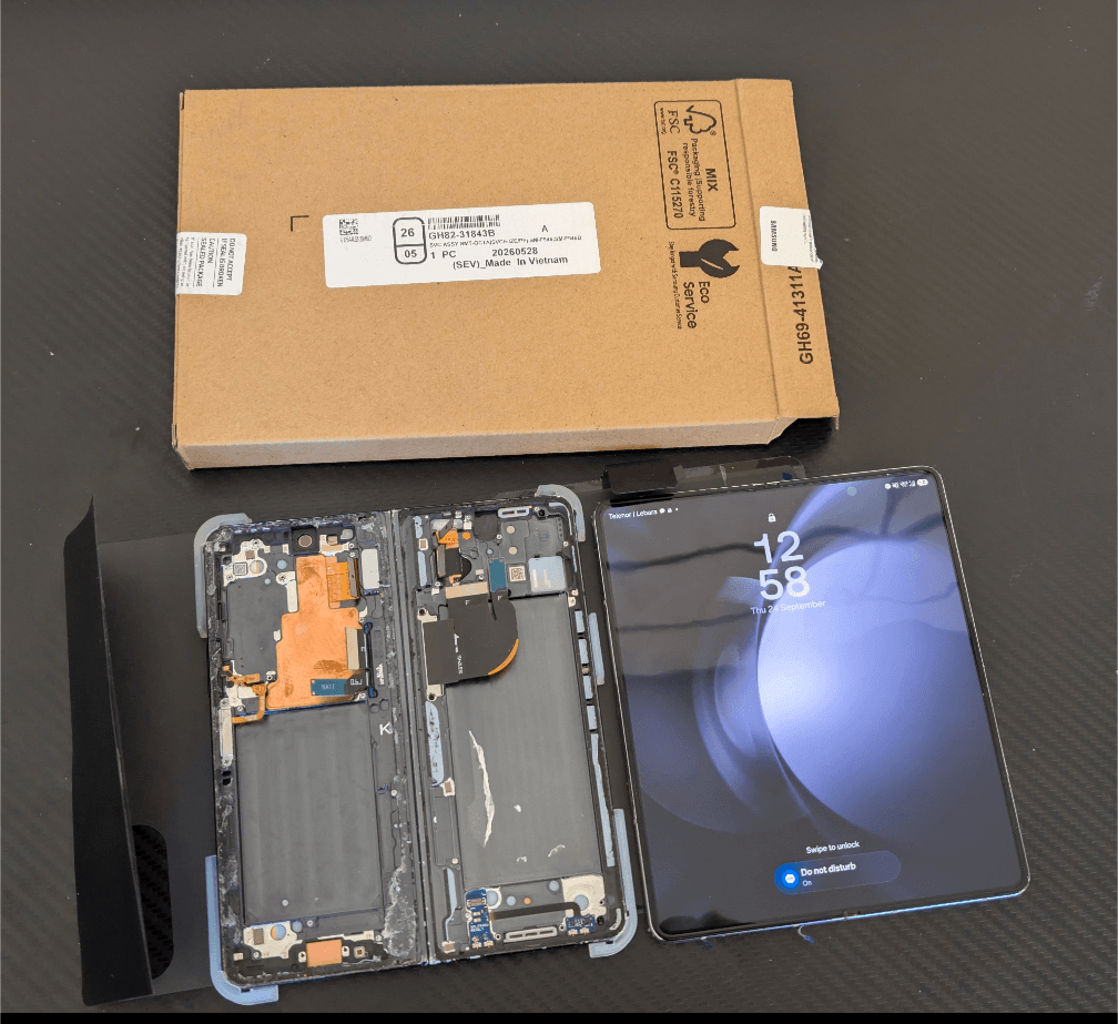 Etter: Samsung Galaxy Z Fold5 – Utskifting av innvendig skjerm
