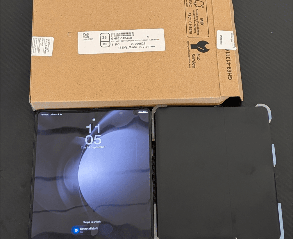 Før: Samsung Galaxy Z Fold5 – Utskifting av innvendig skjerm