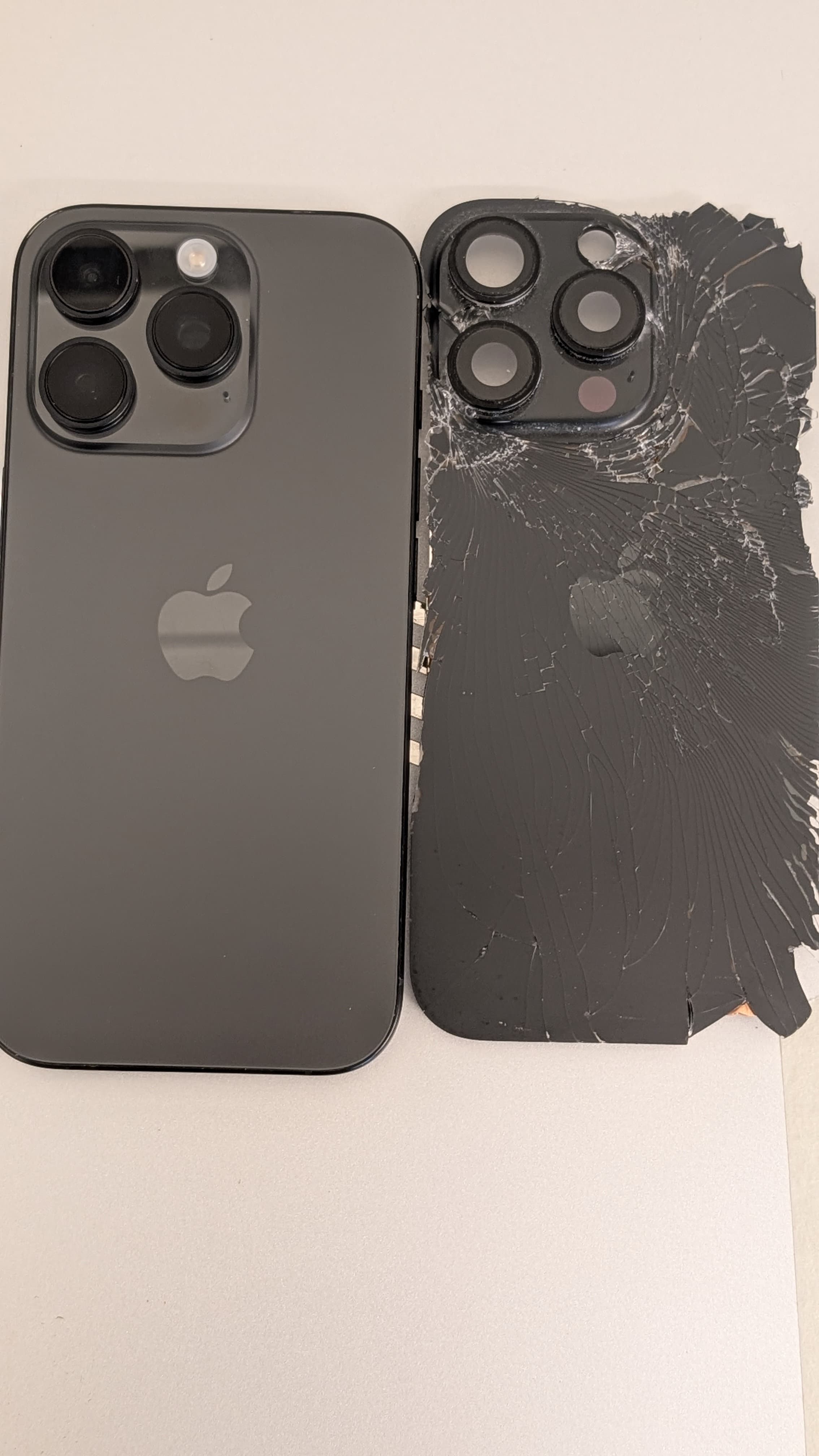 Etter: iPhone 16 Pro – Bytte av bakglass og kamerarens