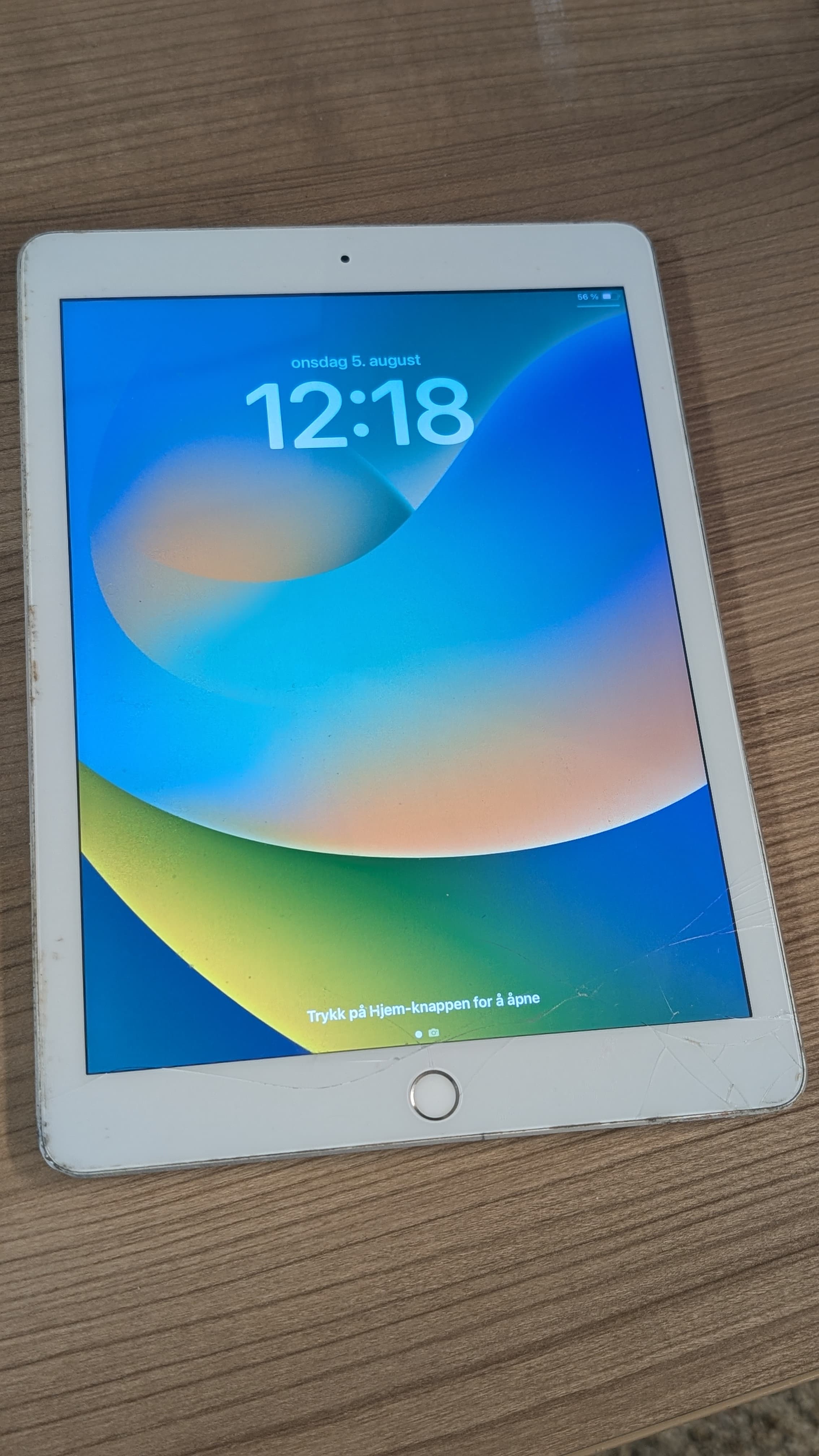Før: iPad 6 – Skjermbytte med original skjerm