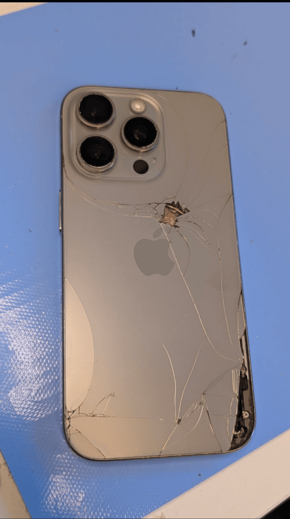 Before: iPhone 16 Pro – Skjerm, bakglass og trådløs lading