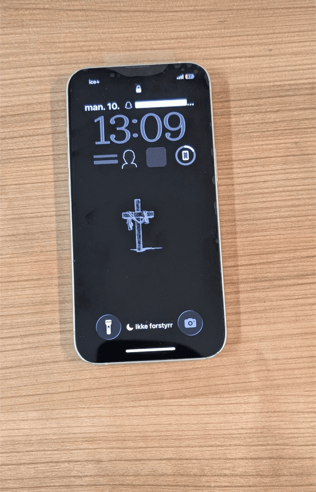 Etter: iPhone 13 – skjermbytte etter kraftig skade